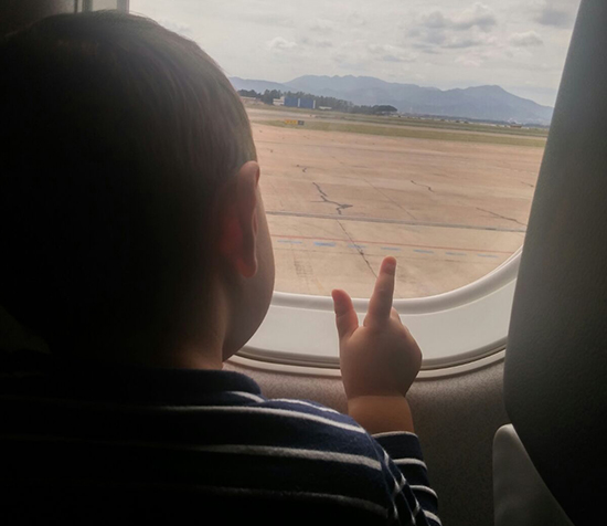 Viaggiare aereo bambini